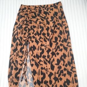 Animal print skirt, with adjustable ruched side slit .